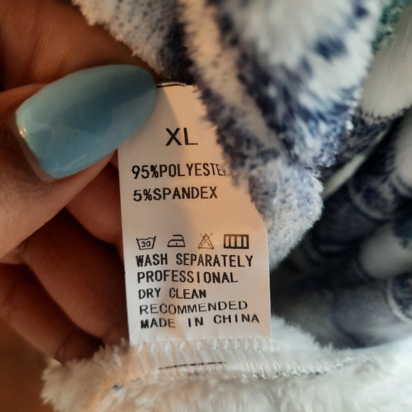 Plush Money Robe - Picture 4 of 5